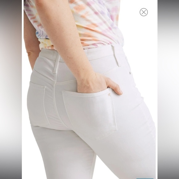 Madewell Curvy High Rise Skinny Jeans in Pure White - Picture 3 of 16